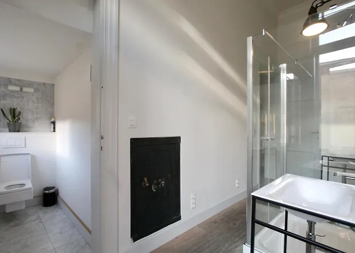 Apartment Cap's House